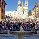 2017-17cell. Roma Piazza di Spagna 11apr2017 (2)