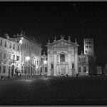 Mantova Piazza Sordello di notte 01bn
