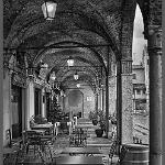 Mantova portici Piazza delle Erbe bn