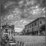 Mantova-Piazza Sordello 01bn